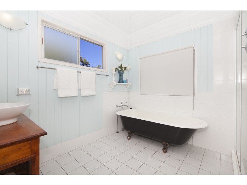 9 Sinclair Street, Newtown QLD 4305