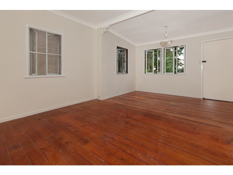 31 Earl Street, Greenslopes QLD 4120