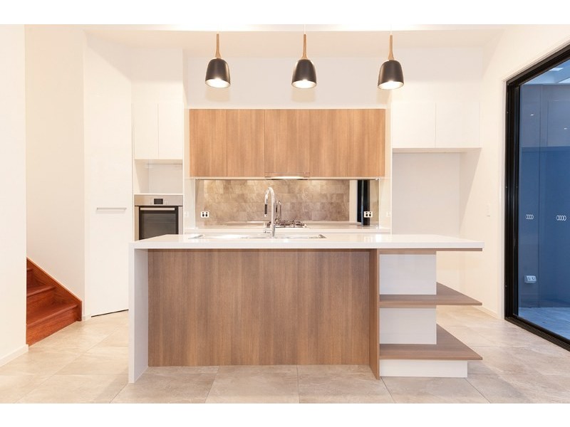 2/23 Albert Street, Woolloongabba QLD 4102