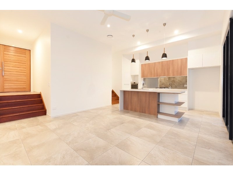 2/23 Albert Street, Woolloongabba QLD 4102