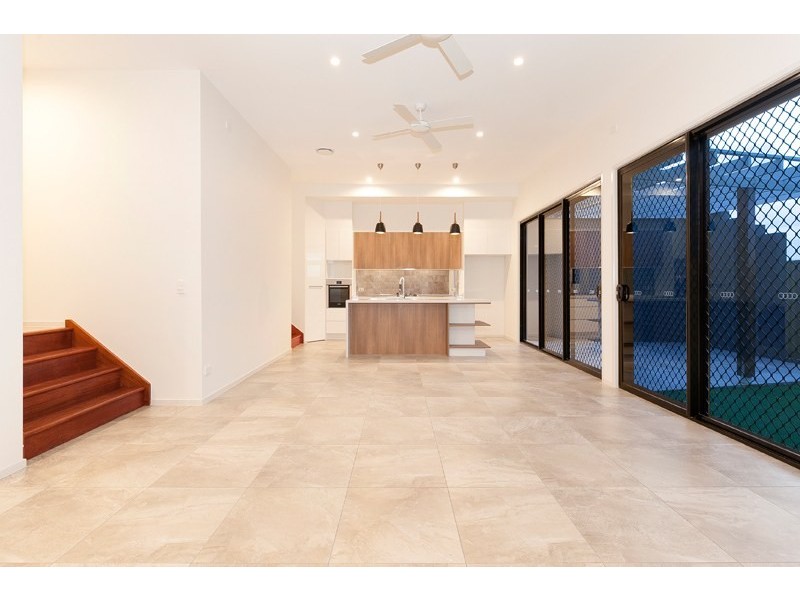 2/23 Albert Street, Woolloongabba QLD 4102