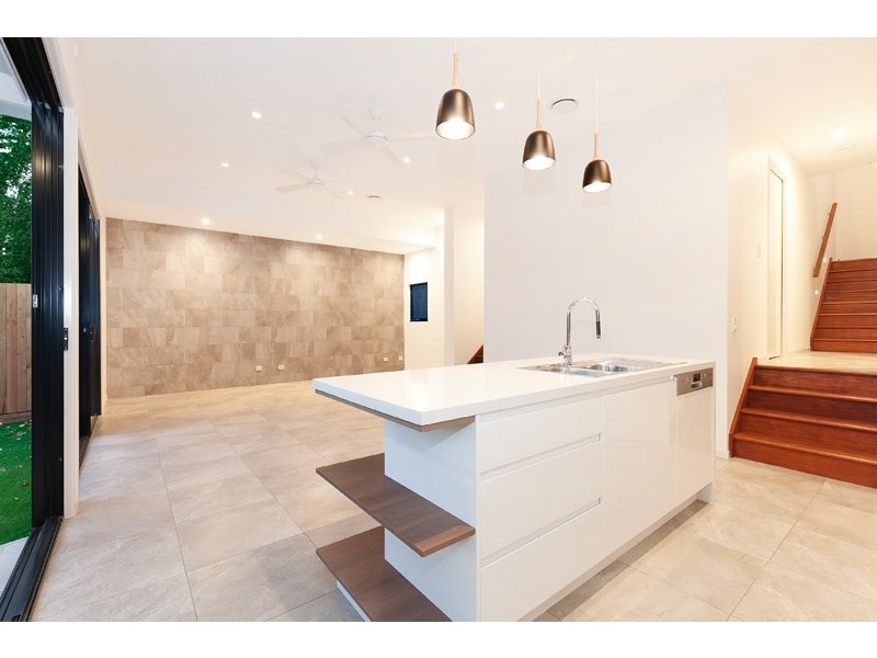 2/23 Albert Street, Woolloongabba QLD 4102