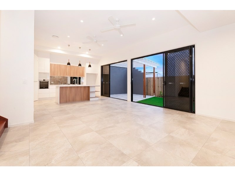 2/23 Albert Street, Woolloongabba QLD 4102