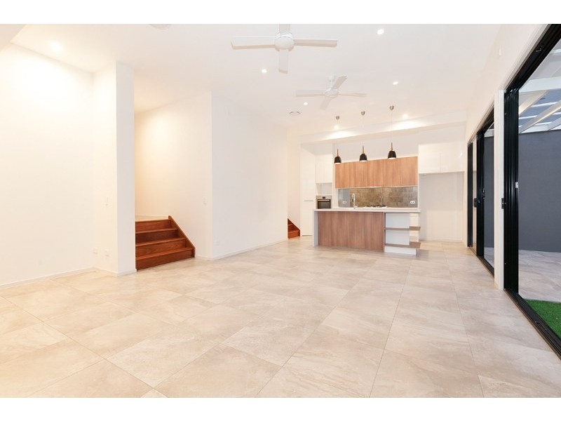 2/23 Albert Street, Woolloongabba QLD 4102