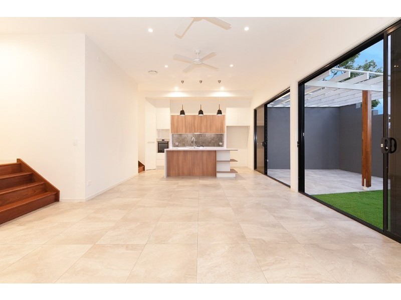 2/23 Albert Street, Woolloongabba QLD 4102