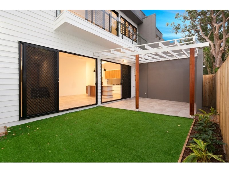 2/23 Albert Street, Woolloongabba QLD 4102