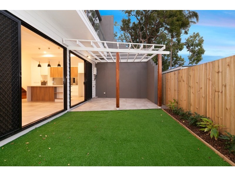 2/23 Albert Street, Woolloongabba QLD 4102