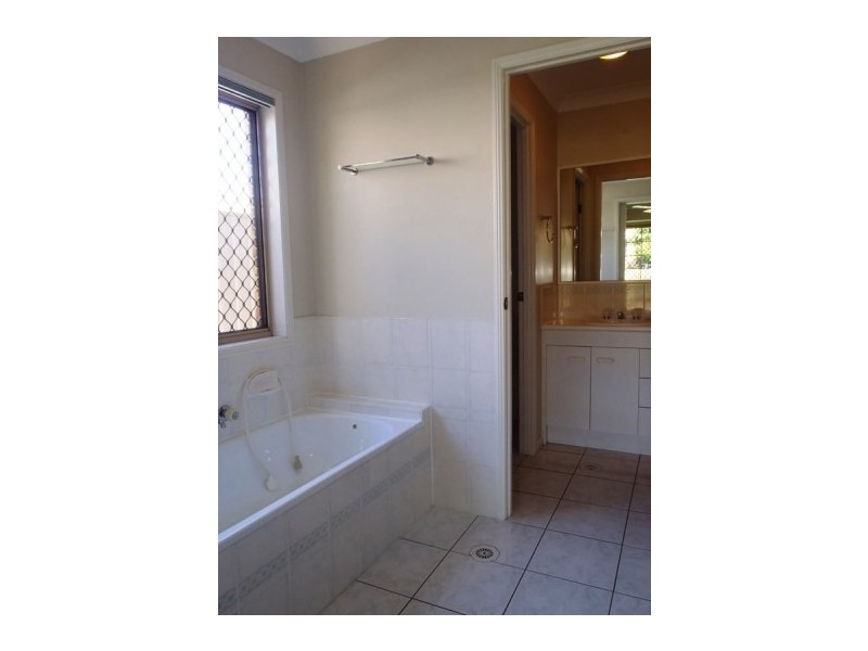 10 Larrell Close, Eight Mile Plains QLD 4113