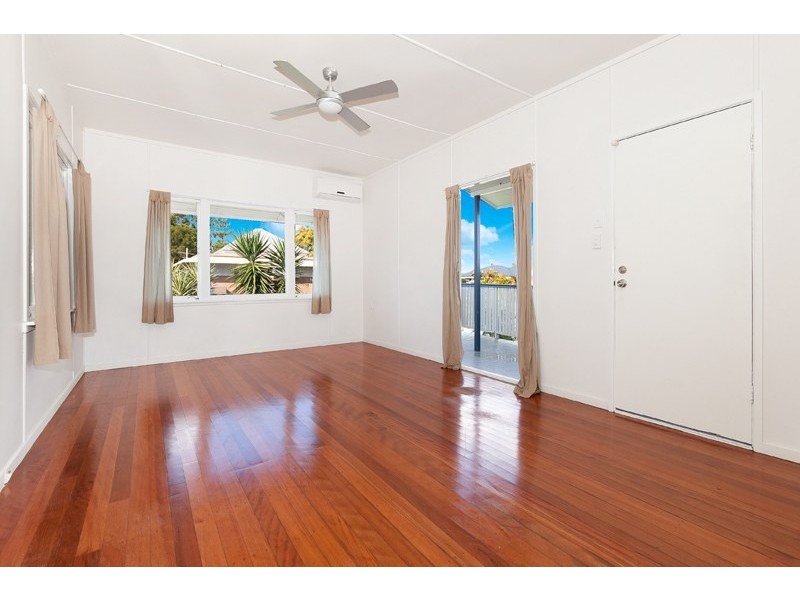 165 South Station Road, Silkstone QLD 4304