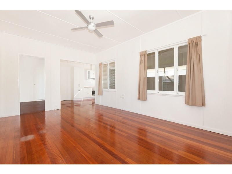 165 South Station Road, Silkstone QLD 4304