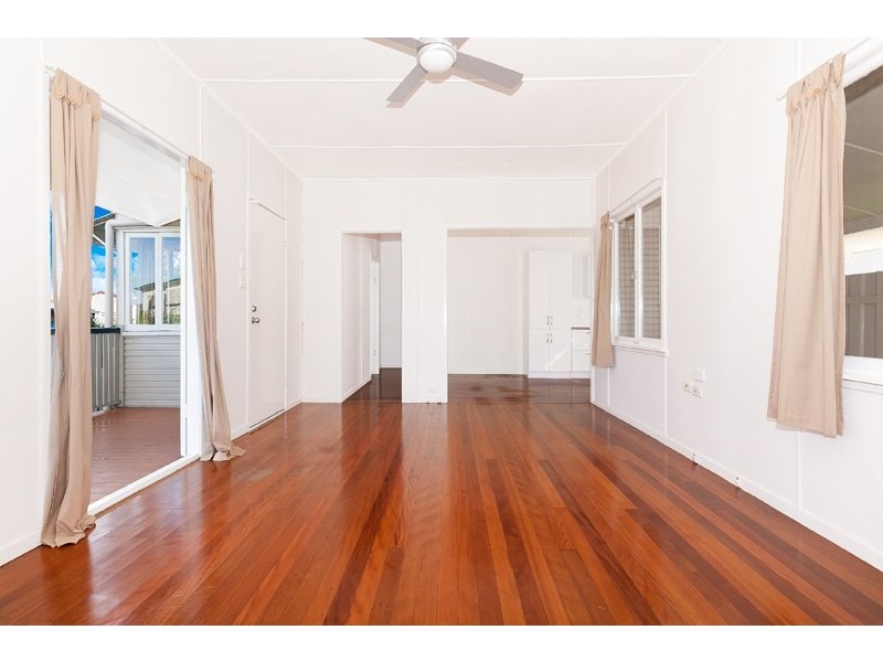 165 South Station Road, Silkstone QLD 4304