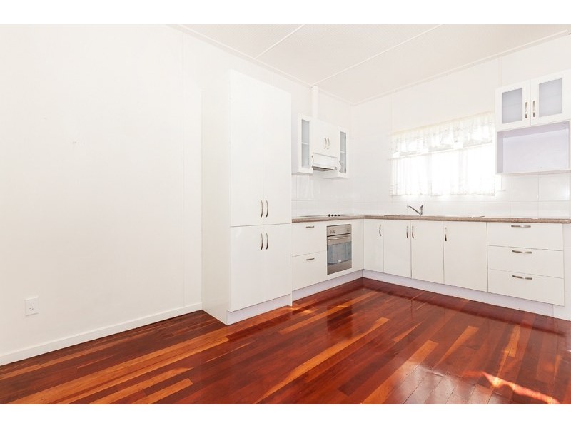 165 South Station Road, Silkstone QLD 4304
