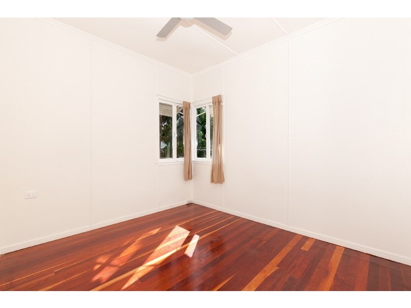 165 South Station Road, Silkstone QLD 4304