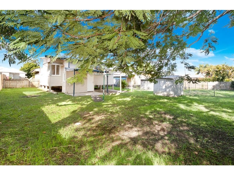 165 South Station Road, Silkstone QLD 4304