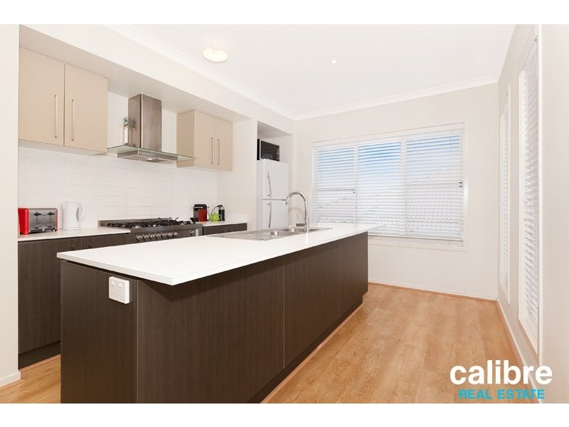 28 Park Edge Drive, Springfield Lakes QLD 4300