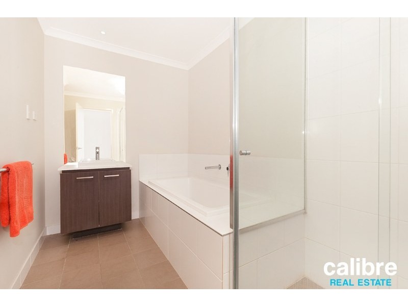 28 Park Edge Drive, Springfield Lakes QLD 4300