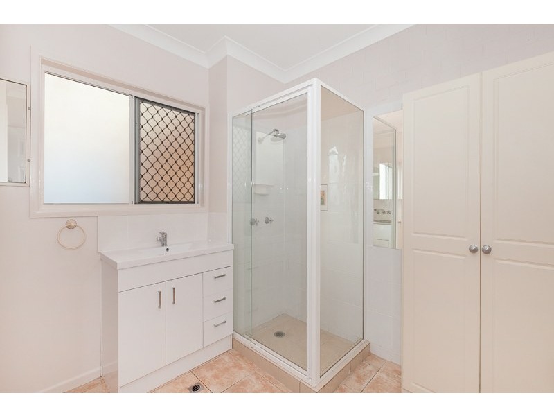 3/4 Second Avenue, Scarborough QLD 4020
