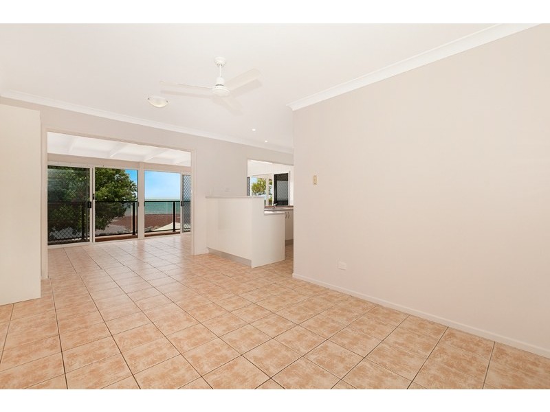 3/4 Second Avenue, Scarborough QLD 4020