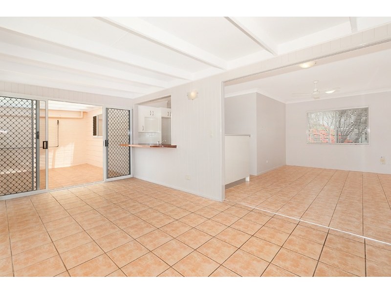 3/4 Second Avenue, Scarborough QLD 4020