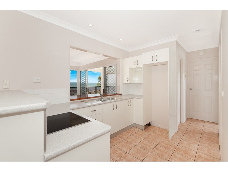 3/4 Second Avenue, Scarborough QLD 4020