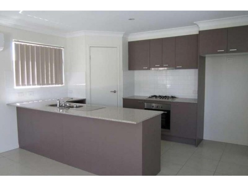 2 Riviera Crescent, North Lakes QLD 4509