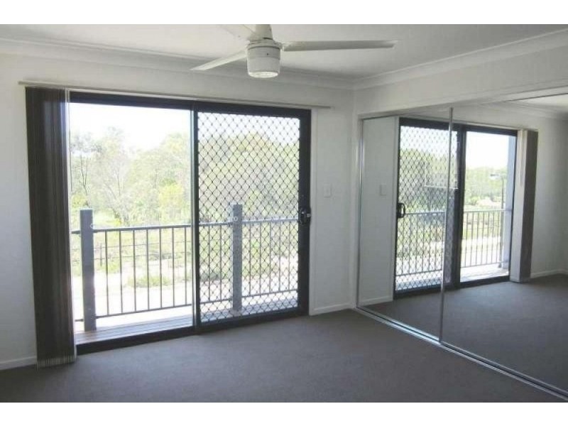 2 Riviera Crescent, North Lakes QLD 4509