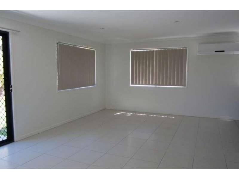 2 Riviera Crescent, North Lakes QLD 4509