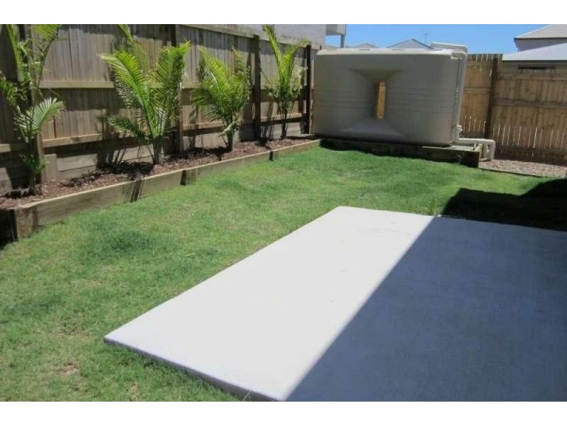 2 Riviera Crescent, North Lakes QLD 4509