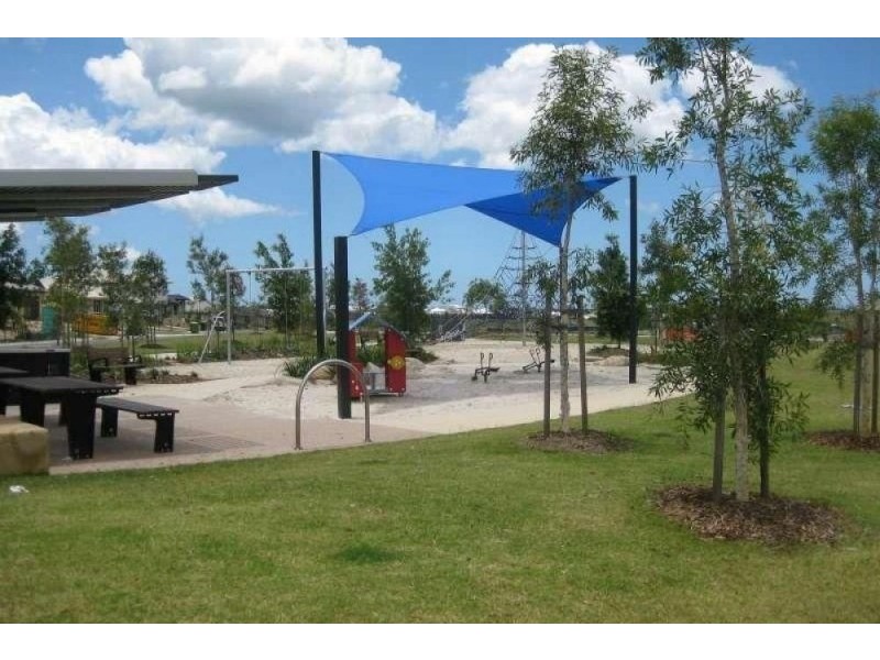 2 Riviera Crescent, North Lakes QLD 4509