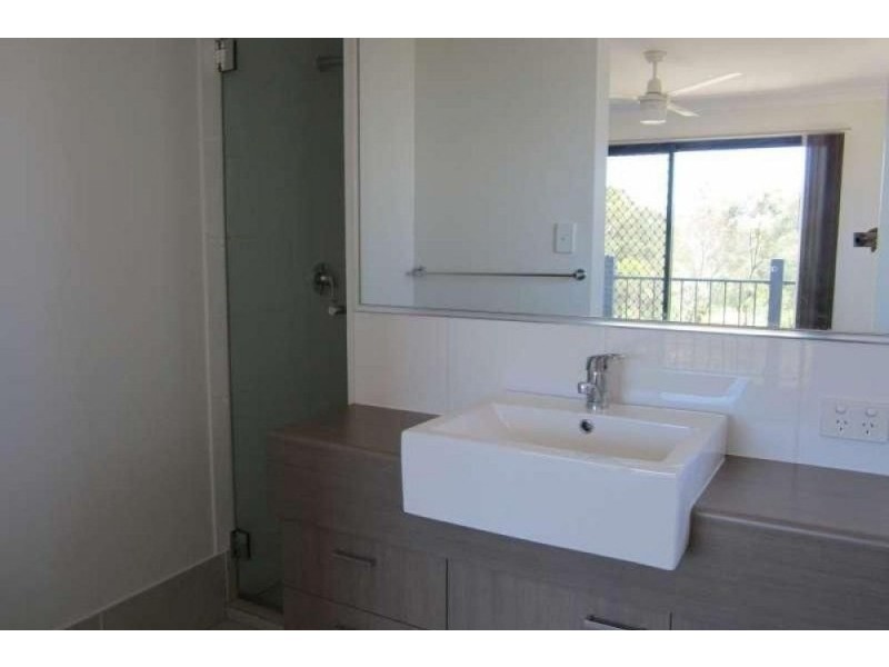 2 Riviera Crescent, North Lakes QLD 4509