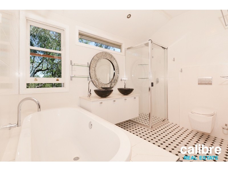 33 Riversleigh Road, Bellbowrie QLD 4070