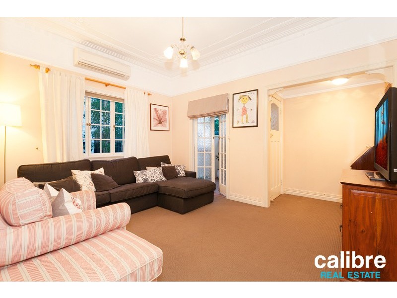 33 Atthow Avenue, Ashgrove QLD 4060