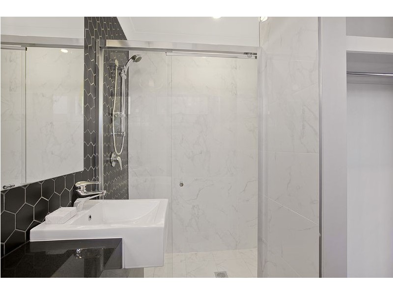 65B Cedar Street, Greenslopes QLD 4120