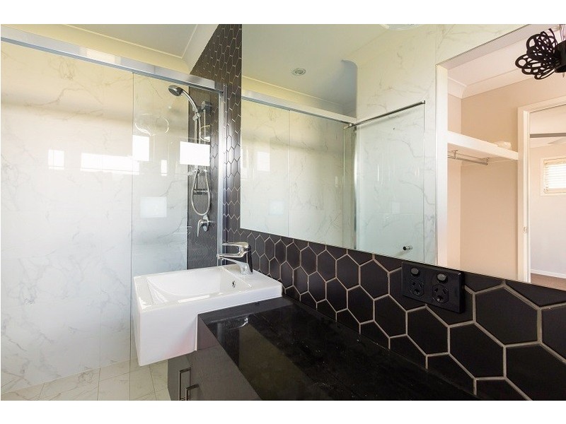 65B Cedar Street, Greenslopes QLD 4120