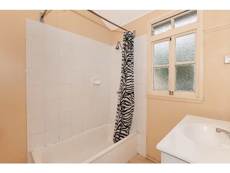 99 Thorn Street, Ipswich QLD 4305