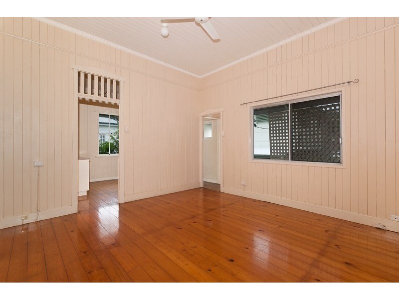 99 Thorn Street, Ipswich QLD 4305