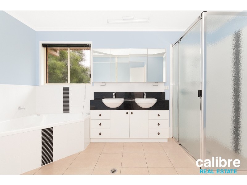35 Campbell Crescent, Bellbowrie QLD 4070