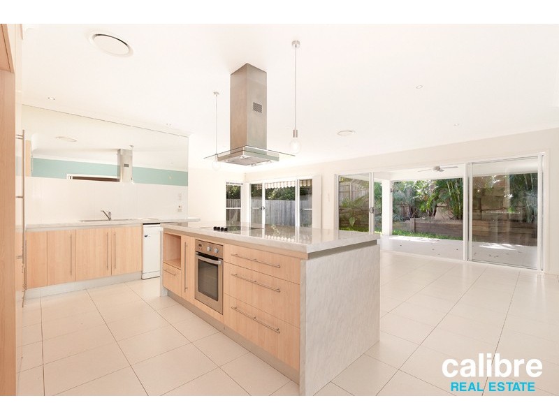 17 Highland Drive, Seventeen Mile Rocks QLD 4073