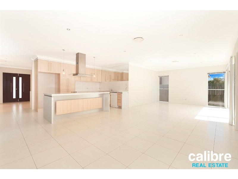 17 Highland Drive, Seventeen Mile Rocks QLD 4073