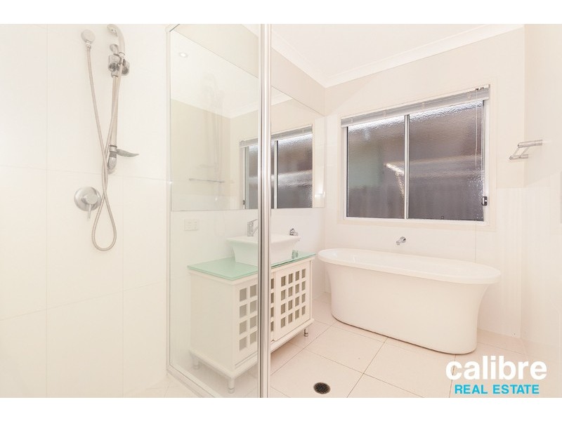 17 Highland Drive, Seventeen Mile Rocks QLD 4073