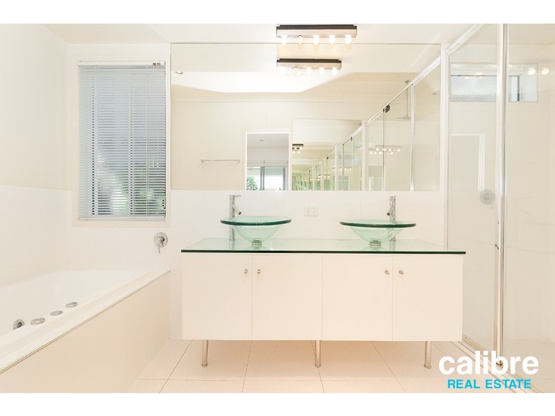 17 Highland Drive, Seventeen Mile Rocks QLD 4073
