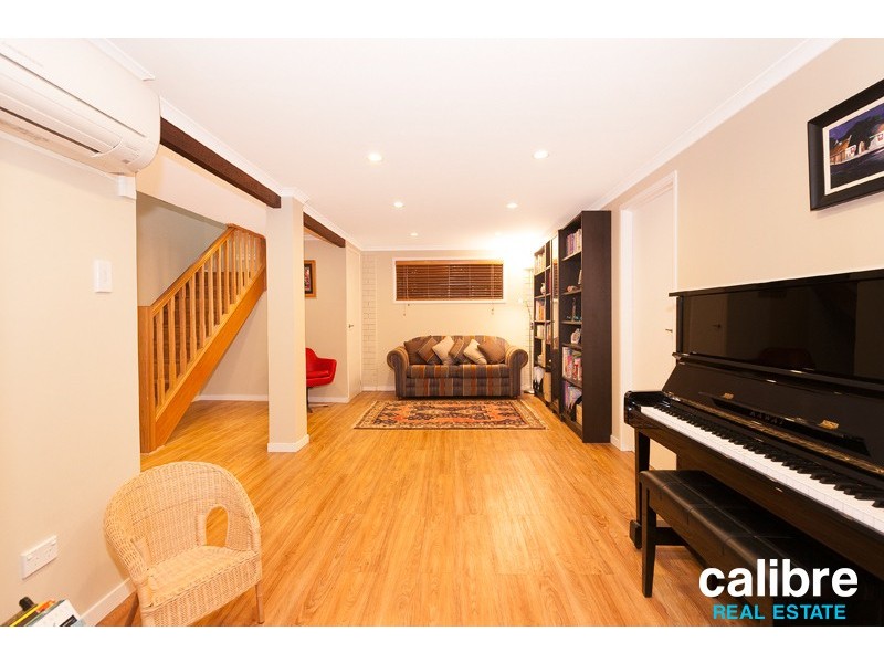 6 Ukamirra Court, Ferny Hills QLD 4055
