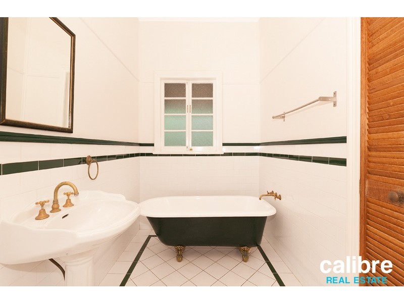 13 York Parade, Spring Hill QLD 4000