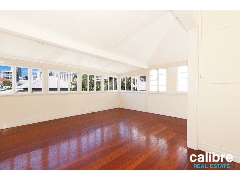 13 York Parade, Spring Hill QLD 4000