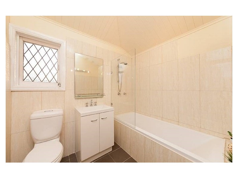 33 Lucy Street, Milton QLD 4064