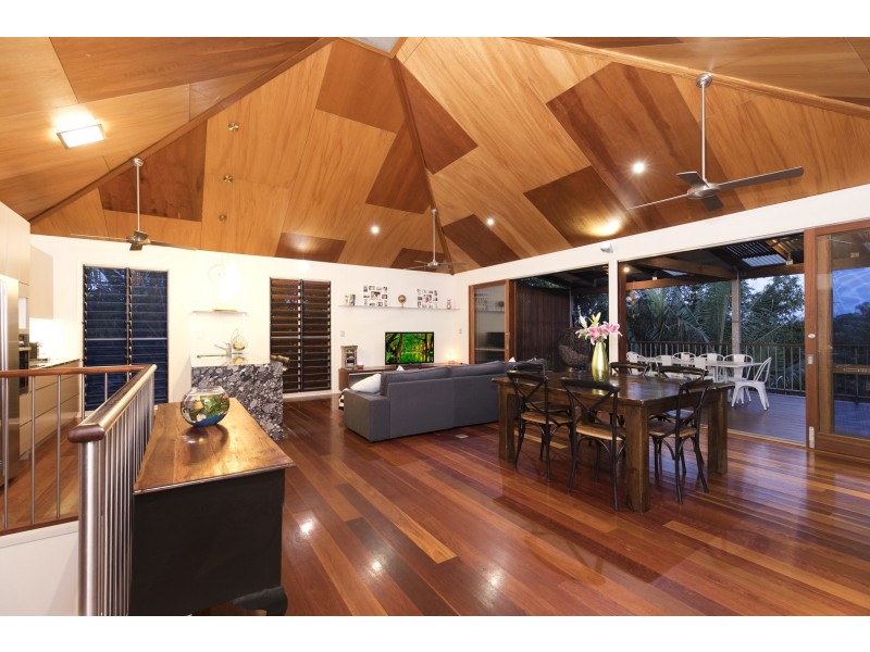 10 Vista Street, Bardon QLD 4065