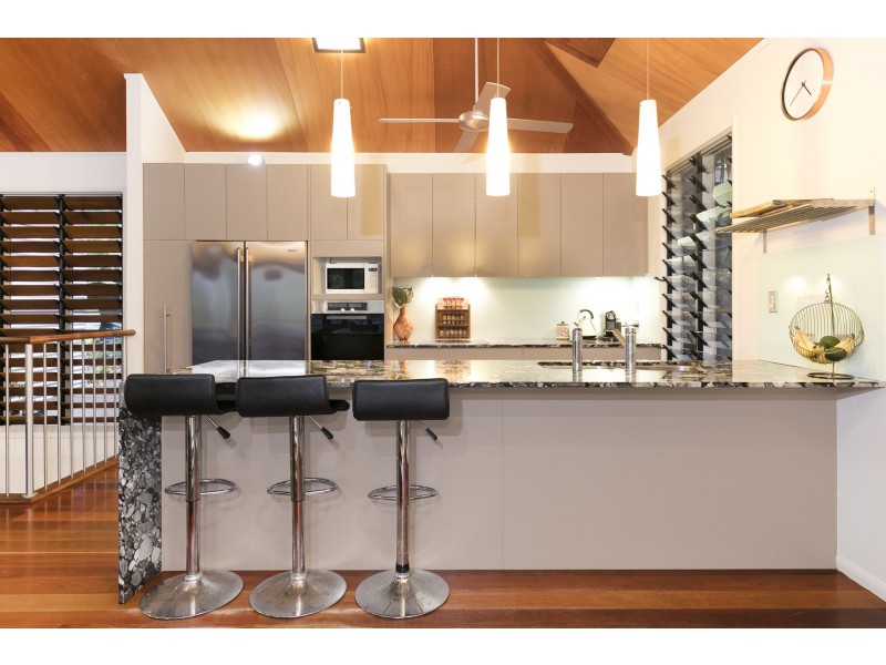 10 Vista Street, Bardon QLD 4065