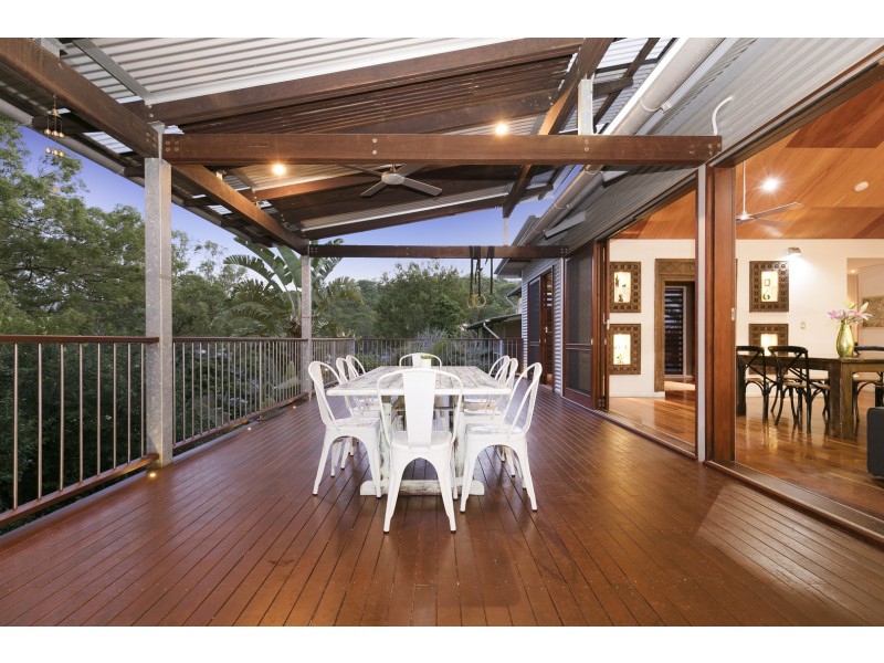 10 Vista Street, Bardon QLD 4065