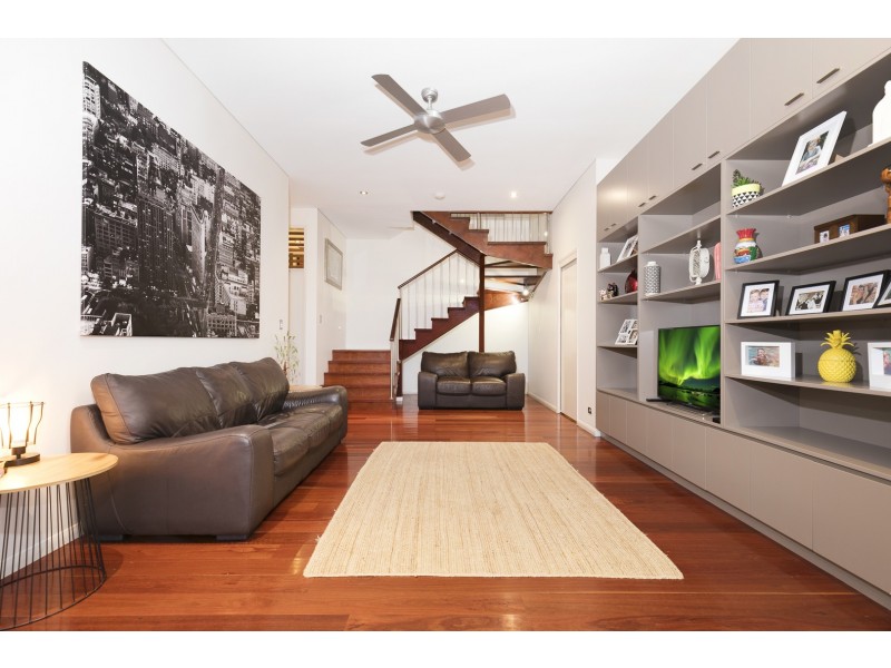 10 Vista Street, Bardon QLD 4065