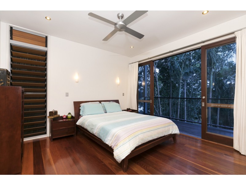10 Vista Street, Bardon QLD 4065
